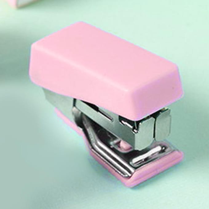 Mini nietmachine, draagbare creatieve desktop nietmachineset met nietjes voor kantoor en school, roze roze