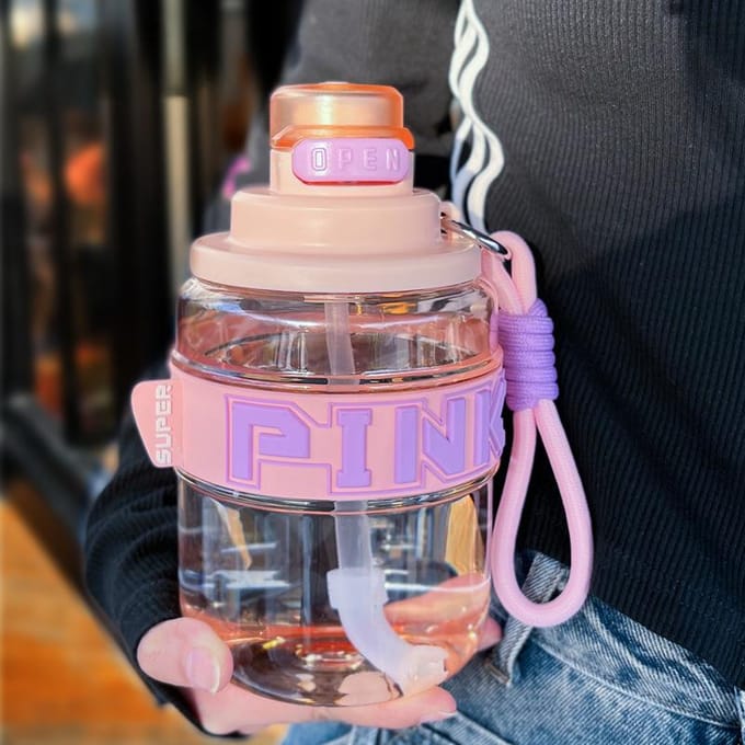 Sportketel met grote capaciteit Draagbare Draagbare Plastic Beker Mooie Studenten Beker met Rietje 930ml