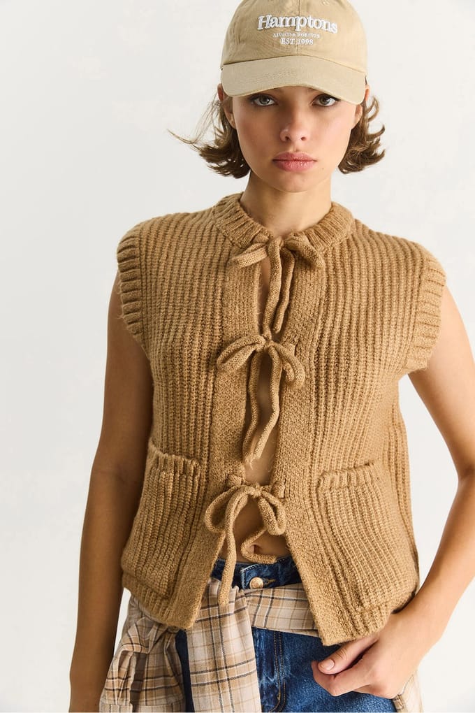 Getextureerd Brei-Vest met Striksluiting