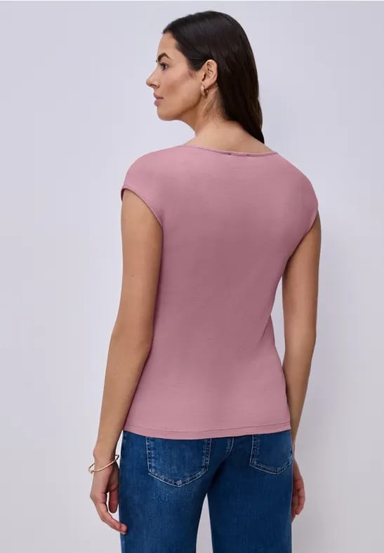 Shirt zonder mouwen met diamanten halslijn