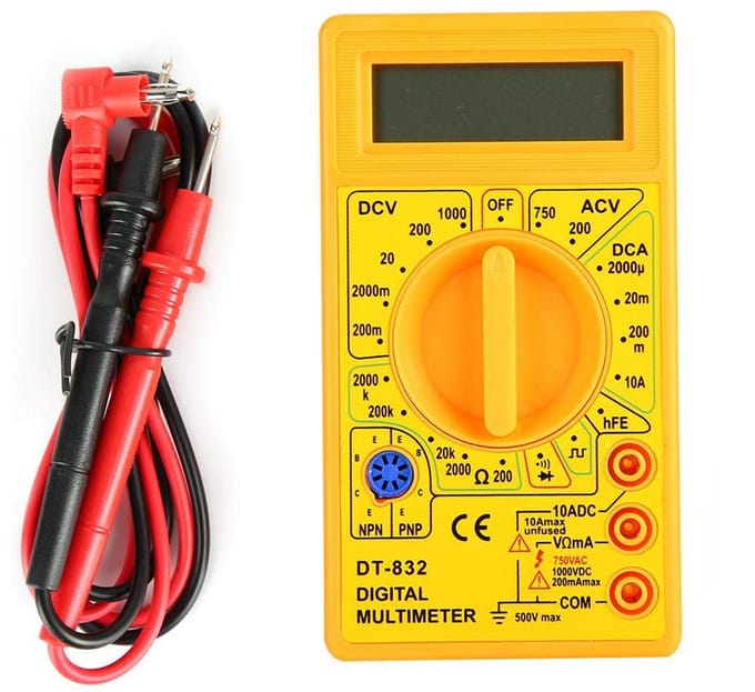 Digitaal Multimeter DT832 – Meet AC/DC Spanning, Stroom en Weerstand – Compact & Veilig met LCD-Display – Geel