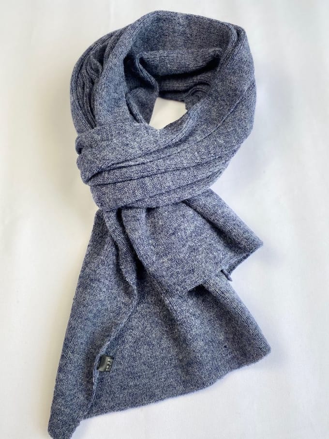 Wintersjaal / effen sjaal van mooi, warm en elastisch materiaal