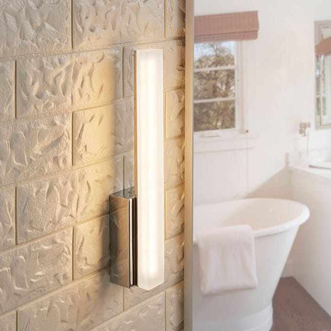 LED badkamer wandlamp Lucande, 32 cm hoog, chroom, IP44