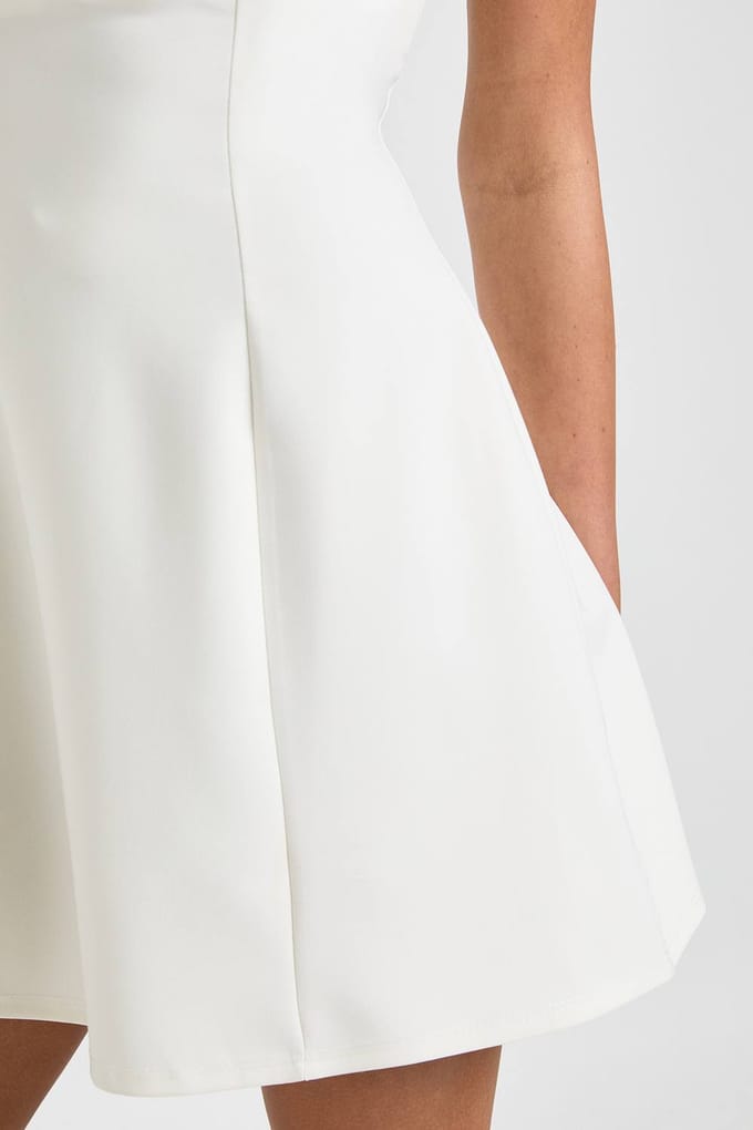 boohoo Dames Strikschouder Vierkante Hals Skater Jurk | Ivoor | Maat: 38