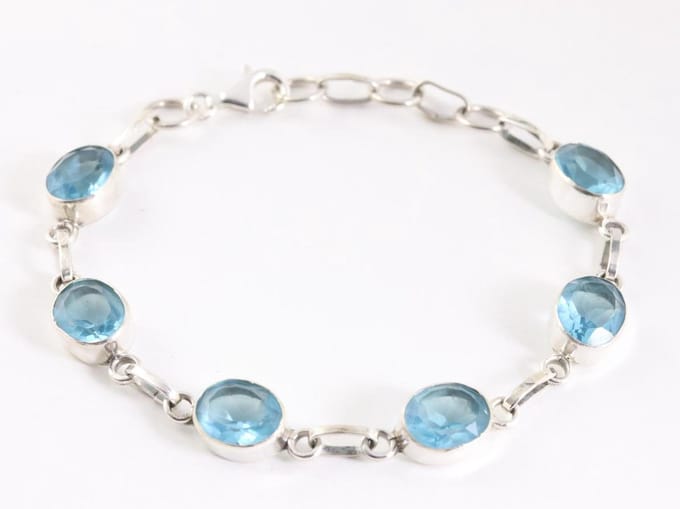 Zilveren armband met blauwe topaas