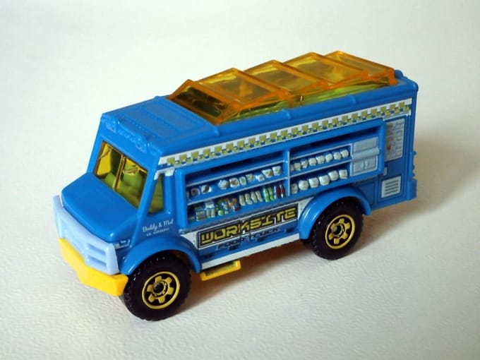 Matchbox Chow Mobile 7 Cm (schaal 1:64) Blauw/geel