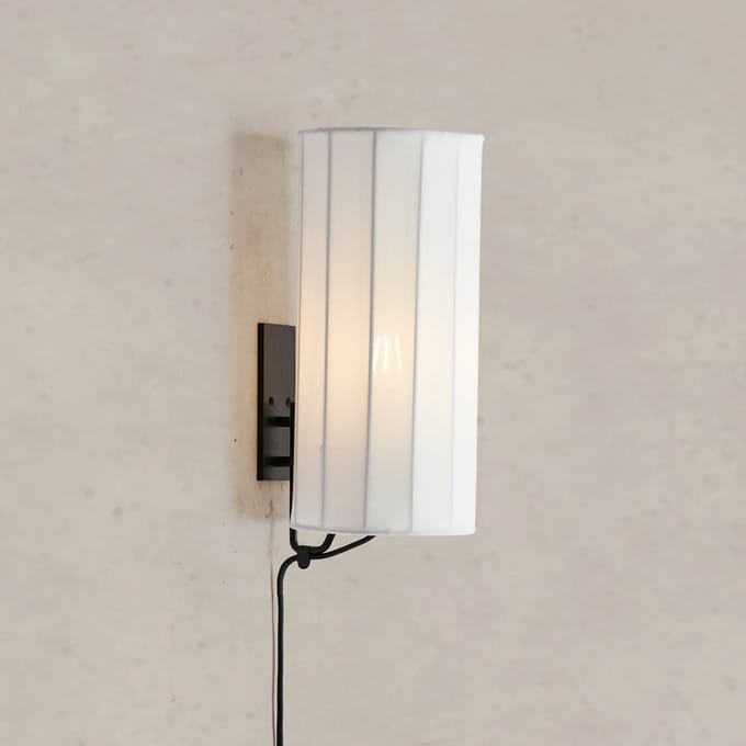 Markslöjd Wandlamp Hikari, hoogte 31 cm, wit/zwart, stof/metaal