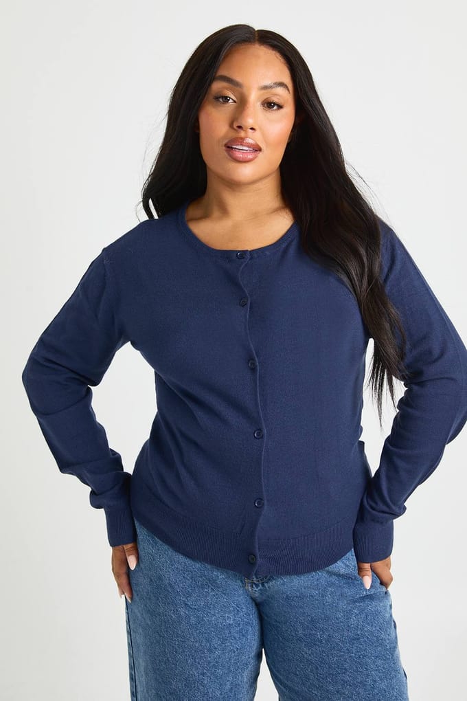 boohoo Dames PLUS RONDE HALS KNOOPDOORLOOP CARDIGAN | Navy | Maat: 22
