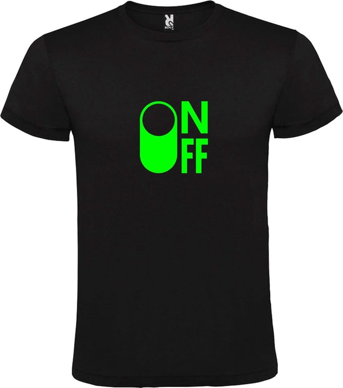 Zwart T-Shirt met “ On/Off Button ON “ afbeelding Neon Groen Size M