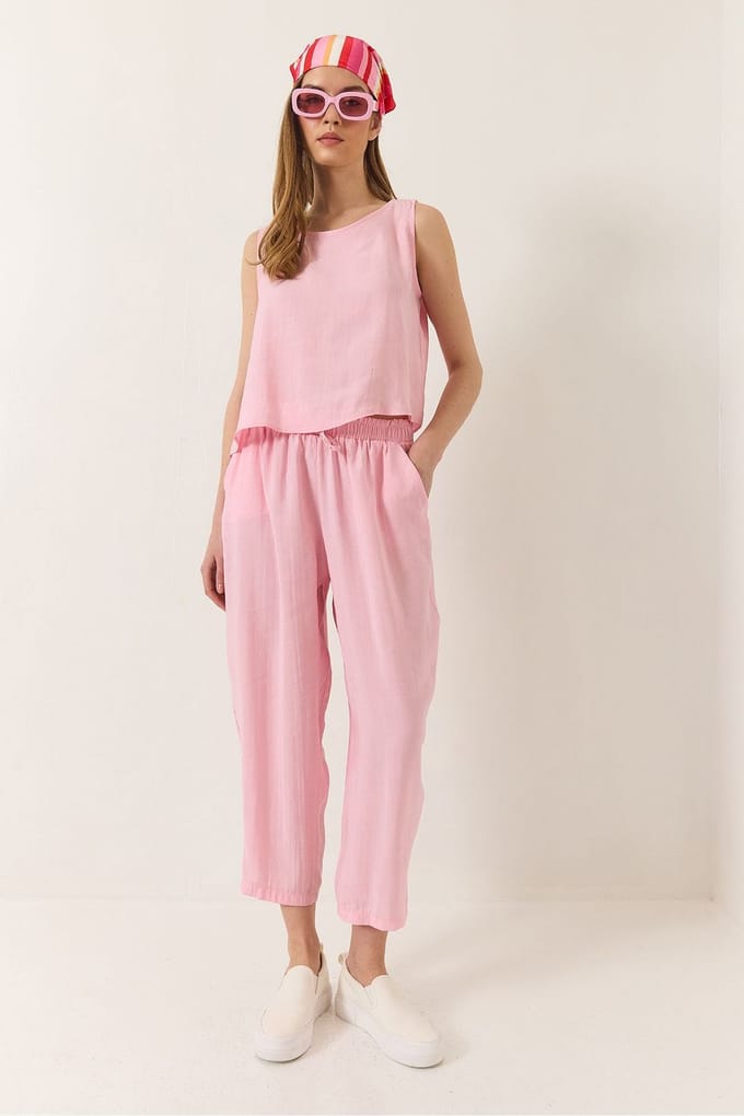 Mouwloze Crew Neck Blouse en Carrof Fıt Broek Set