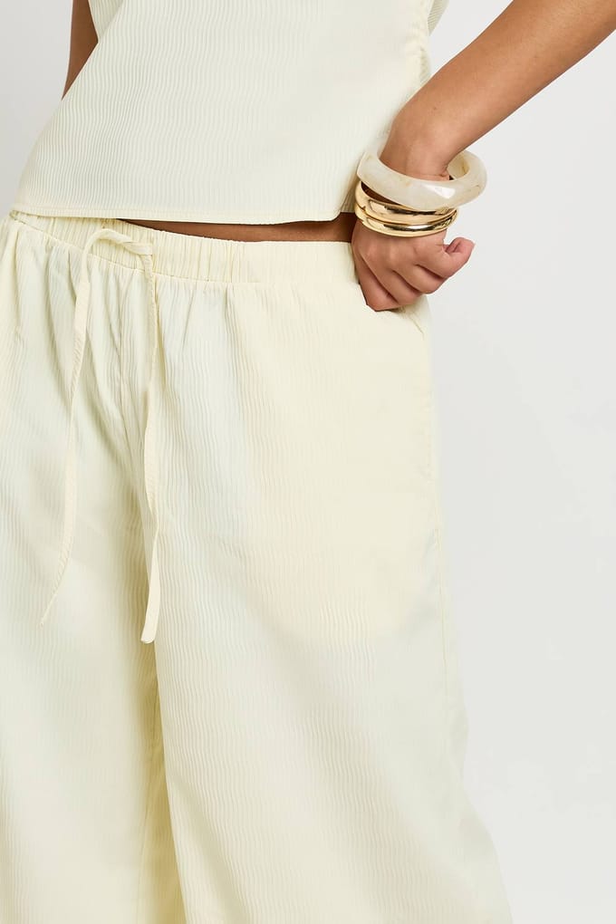 boohoo Dames Getextureerde Geweven Haltertop En Wijde Broek Set | Citroen | Maat: 38