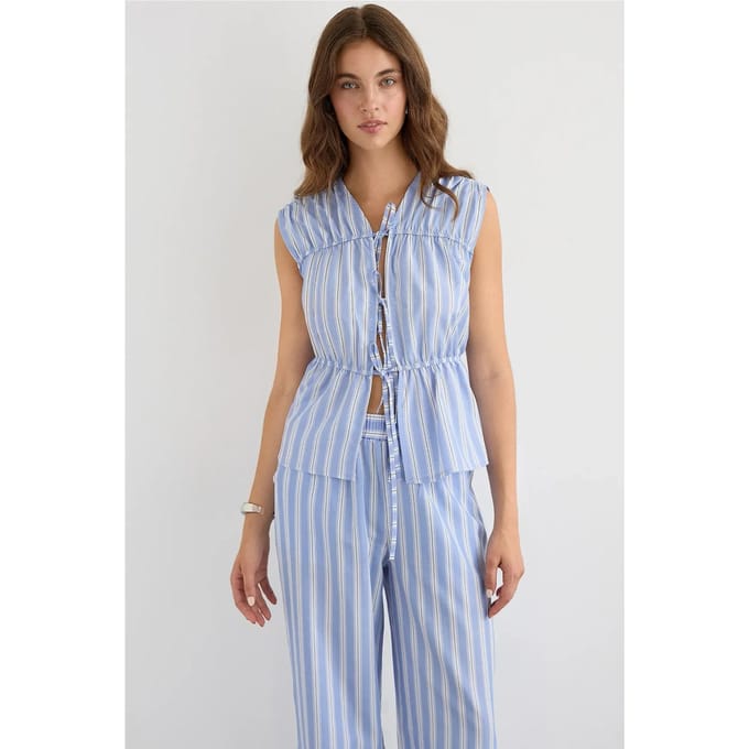 Gestreepte Mouwloze Knopen-Through Peplum Blouse