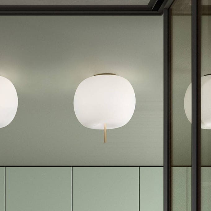 kdln plafondlamp Kushi, messingkleurig/wit, Ø 33 cm, glas