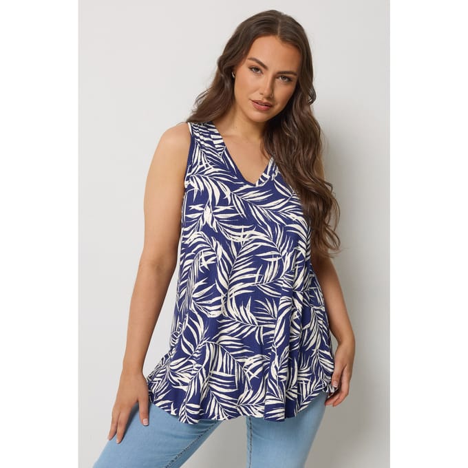 Yours Marineblauwe Mouwloze Top Met Bladerprint Size 58-60
