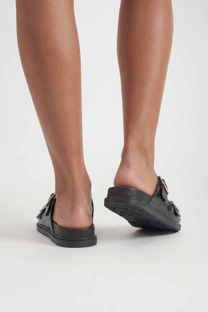 boohoo Dames Platform Slippers Met Gespsluiting En Dubbele Bandjes | Black | Maat: 4