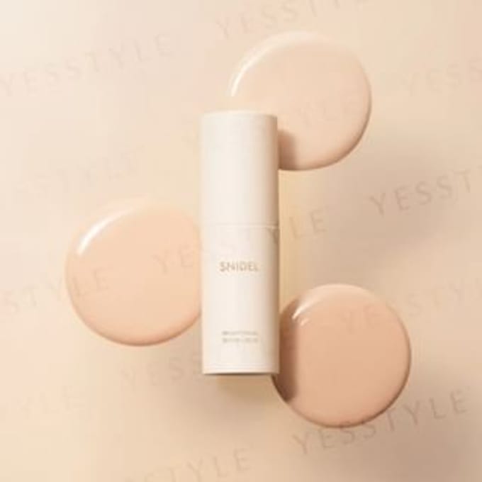 Snidel Beauty - Brightening Serum Liquid Foundation SPF 30 PA+++ 01 Light Beige