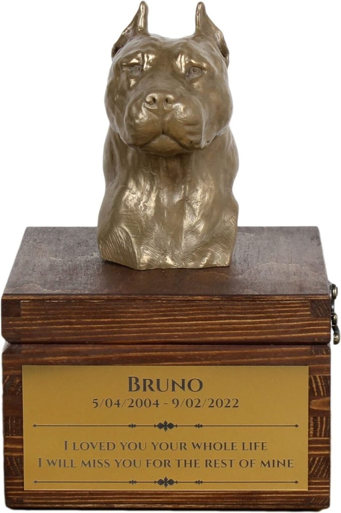 Amstaff urn met beeldje - persoonlijke urn voor hondenas