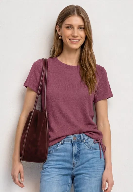 Een basic Shirt met gebreide look en ronde hals