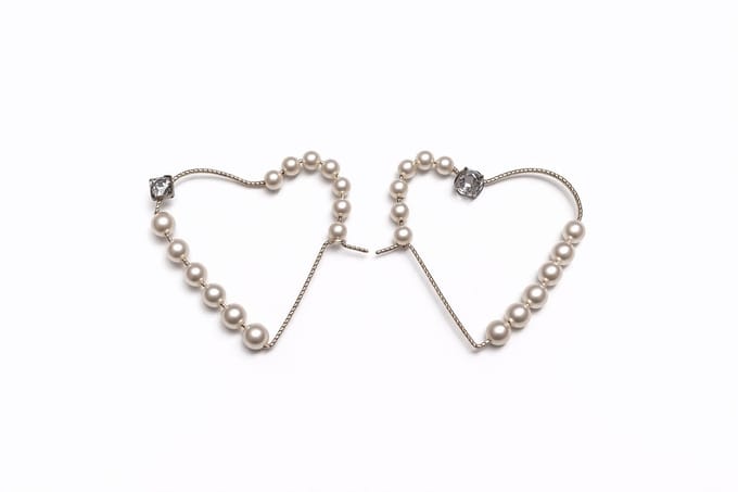 Hartjes oorringen met look a like pareltjes | goud gekleurd