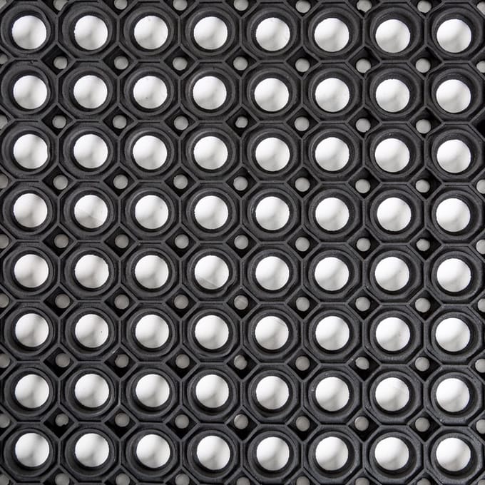 Rubbermat - Rubber ringmat op rol open bodem - 9,24 meter lang x 1 meter breed (1,3cm dik)