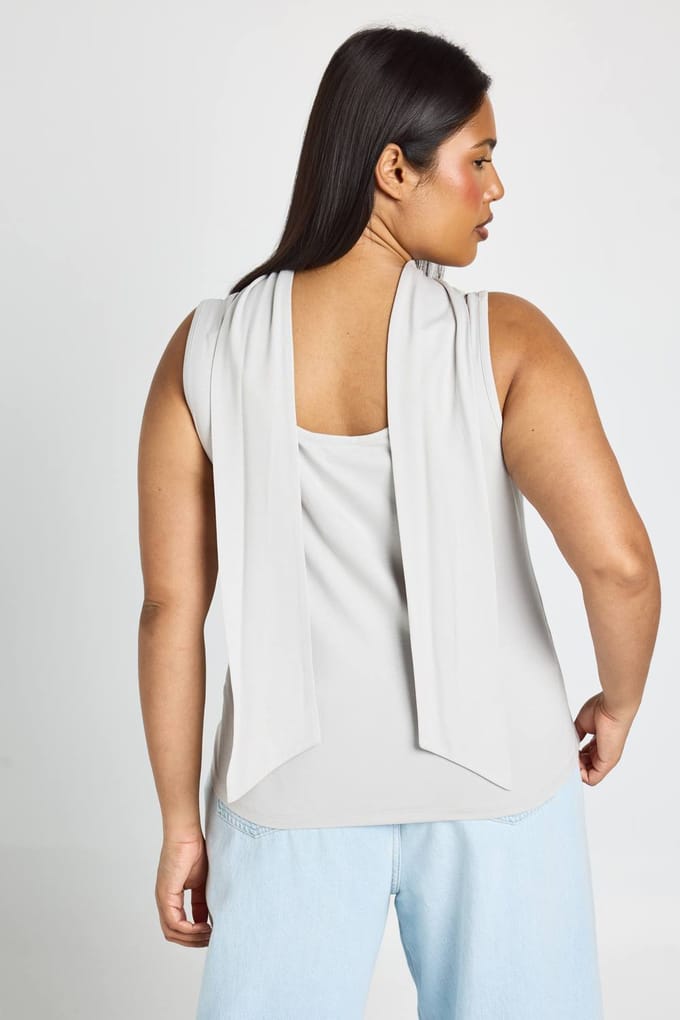 boohoo Dames Plus Scoop Vest Met Halssjaal | Ash Grey | Maat: 18