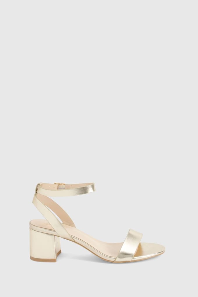 boohoo Dames Wide Fit Metallic Low Block Barely There Heels | Goud | Maat: 40