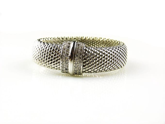model Ella armband in zilver gezet met cubic zirconia