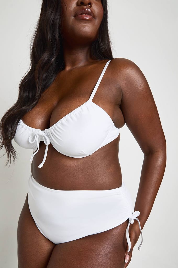 boohoo Dames Plus Zwemkleding Essentials Buikcontrole Hoge Taille Slip | Wit | Maat: 48