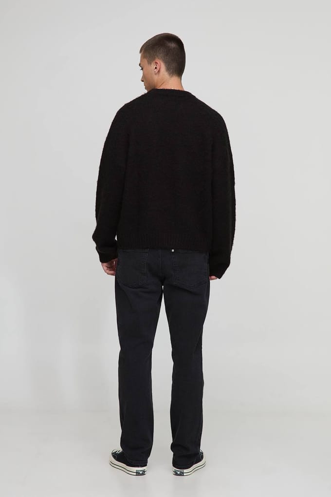Boxy pasvorm geborstelde verlengde nek gebreide trui | Black | Size Medium