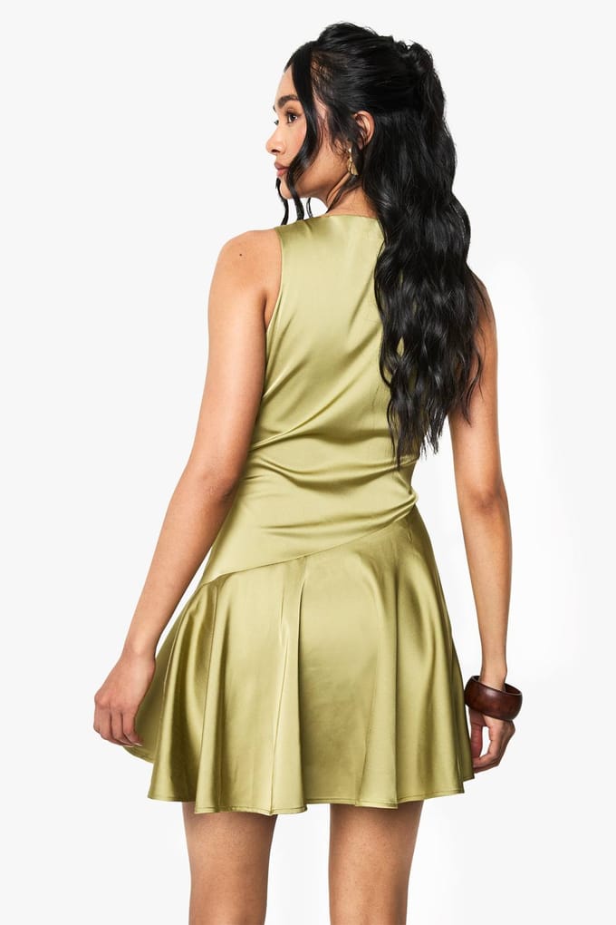boohoo Dames Satijnen mini-jurk met verlaagde taille | Verstandig | Maat: 44