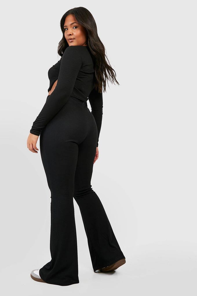 Dames Boohoo Basics Plus Geribbelde Hoge Taille Flare Broek | Zwart | Maat: 46