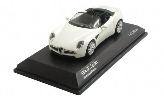Alfa Romeo 8C Spider - 1:64 - Minichamps
