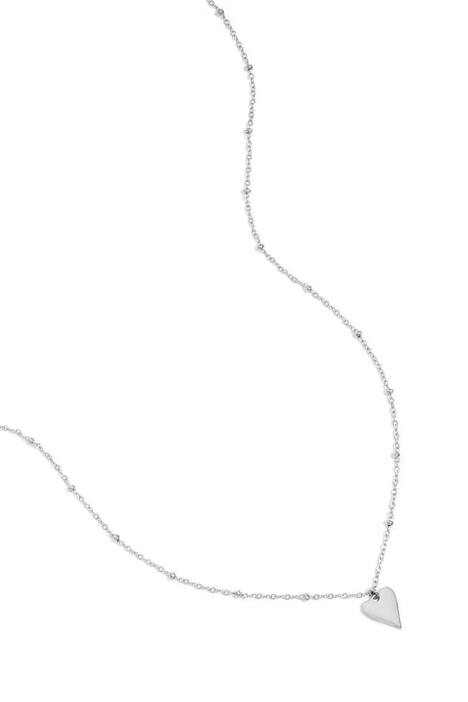 ketting met bolletjes en hartbedel