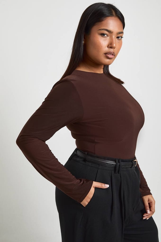 boohoo Dames Plus Dubbele Laag Slinky Lange Mouw Bodysuit | Chocolate | Maat: 16