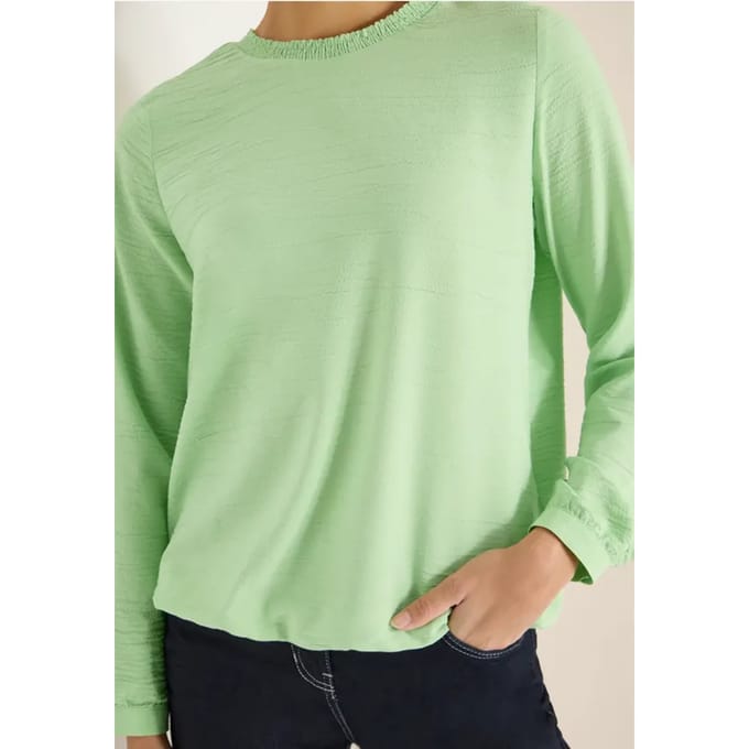 Blouse met gesmockte halslijn