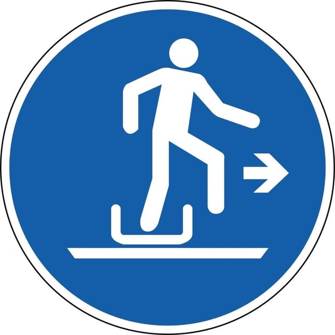 Rechts uit de slee stappen sticker - ISO 7010 - M051 150 mm