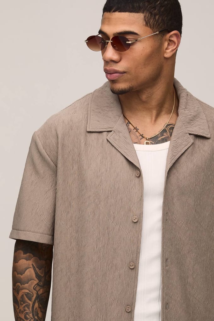 Oversized Shirt En Ontspannen Plissé Set Met Middellange Short | Stone | Size Small