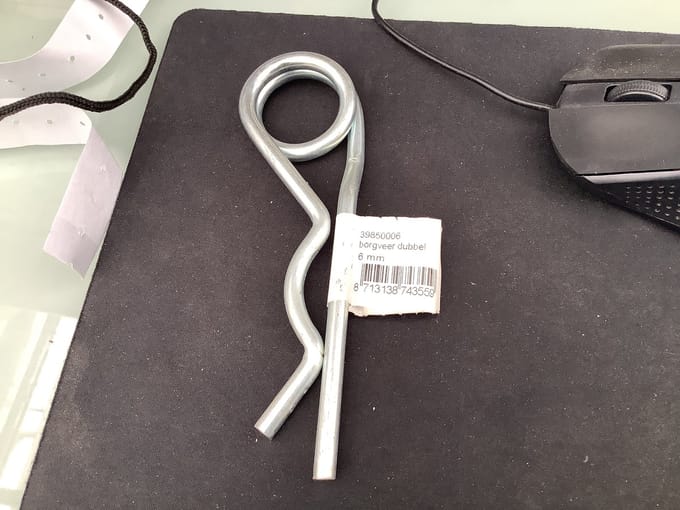 Dubbelsterke borgveer. 6mm. dik x 130mm. lang. verzinkt. borgclip. haarspeld.