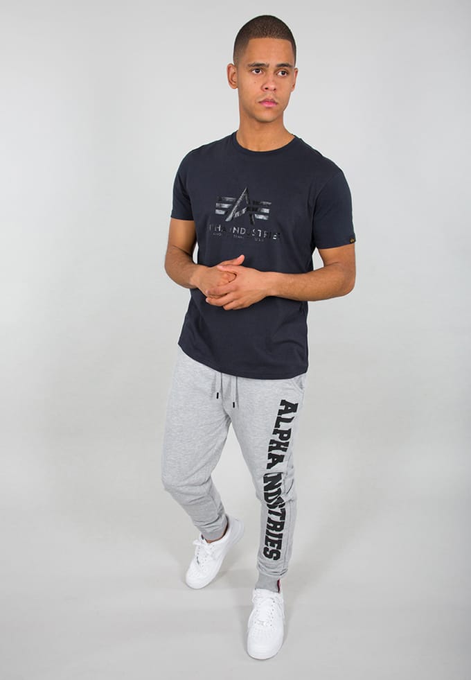 Jogging Alpha Industries big letters