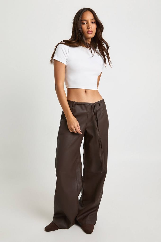 boohoo Dames Kunstleren Palazzo-broek met ceintuur | Chocoladebruin | Maat: 42