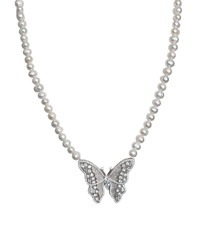 N3 Collecties Lange Parelcollier met vlinder zirkoon hanger