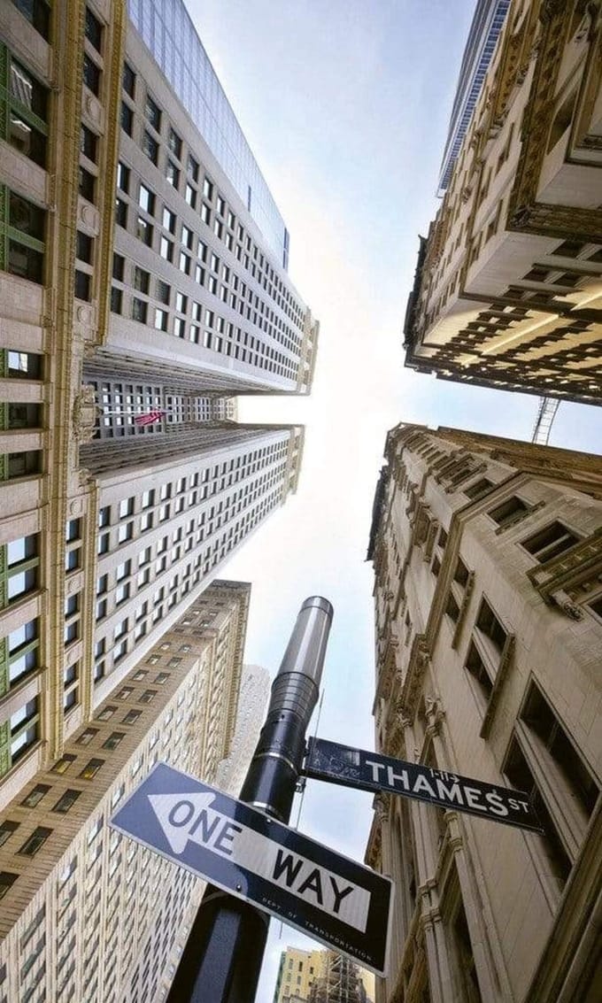 Fotobehang - Broadway Skyscrapers 150x250cm - Vliesbehang