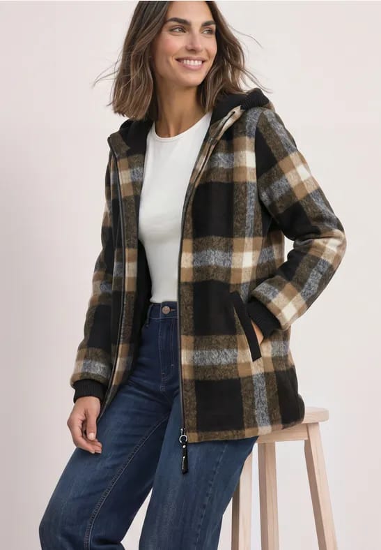 Geruite jas met capuchon en ribdetails