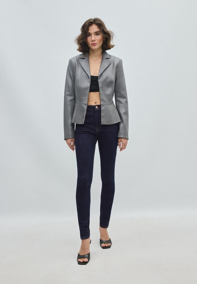 Stradivarius Getailleerde blazer met leereffect en peplum  Donkergrijs S
