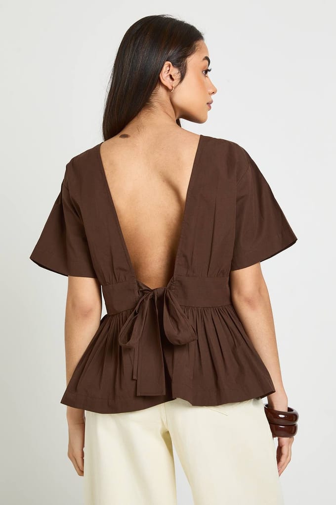 boohoo Dames Taille Gecinchte Peplum Top | Chocoladebruin | Maat: 38