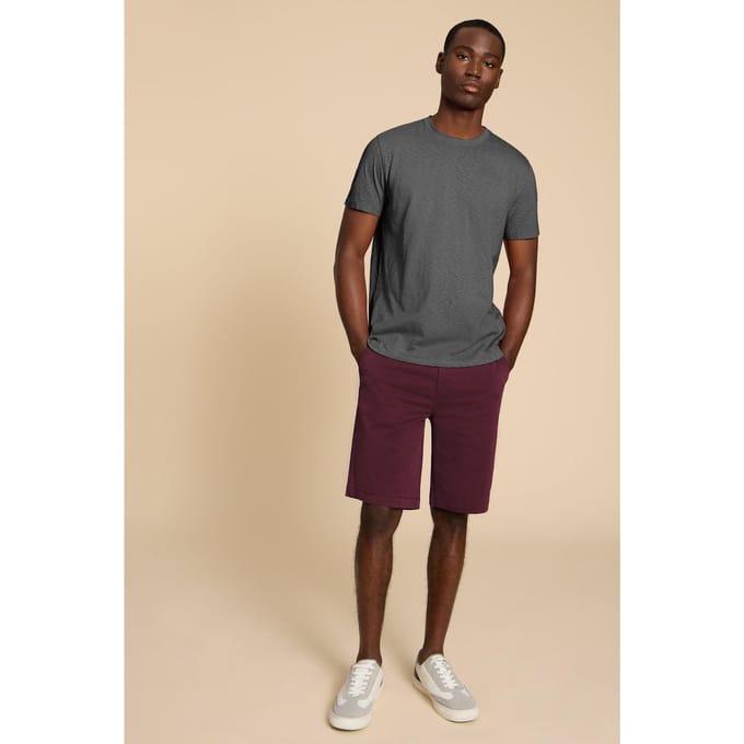 White Stuff Sutton Organic Chino Short Dark Plum Größe: W40 REGULAR | Kurze Sporthosen Outlet | Herren | Magenta
