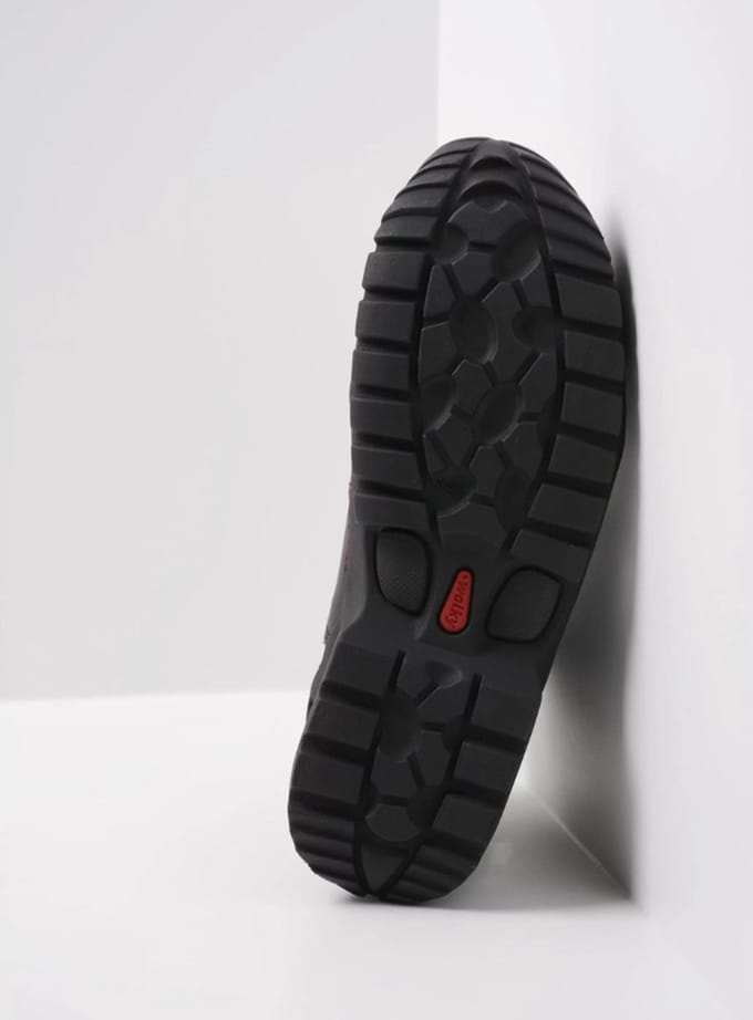 Wolky Hoge veterschoenen City Tracker WP zwart leer