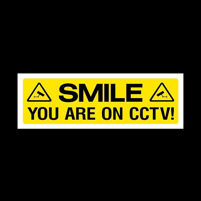 Waarschuwingssticker Camera - CCTV Beveiliging - Huis Beveiligen - Vrolijk Design - 5.9 x 2 cm