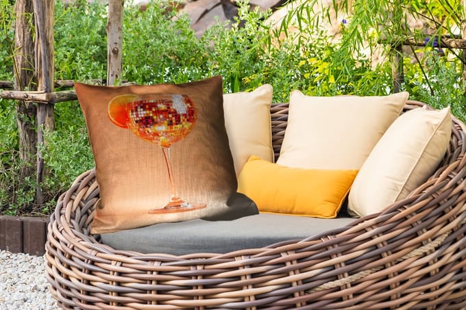 Sierkussen Buiten - Drank - Oranje - Glitter - Disco - 60x60 cm - Weerbestendig