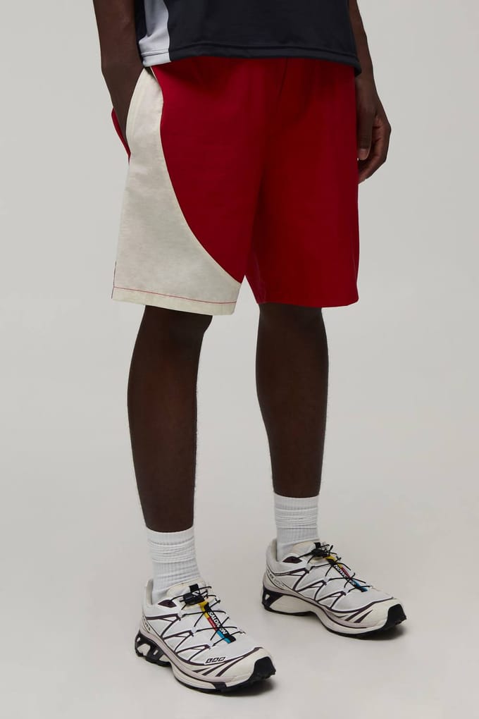 Ontspannen Pasvorm Gebogen Paneel Middellange Nylon Shorts | Red | Size Medium